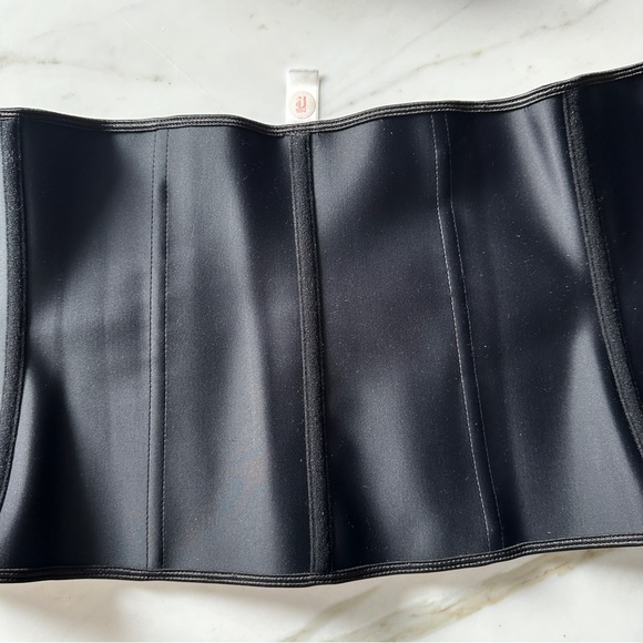 Waist trainer corset / Tummy compression wear - Picture 13 of 14